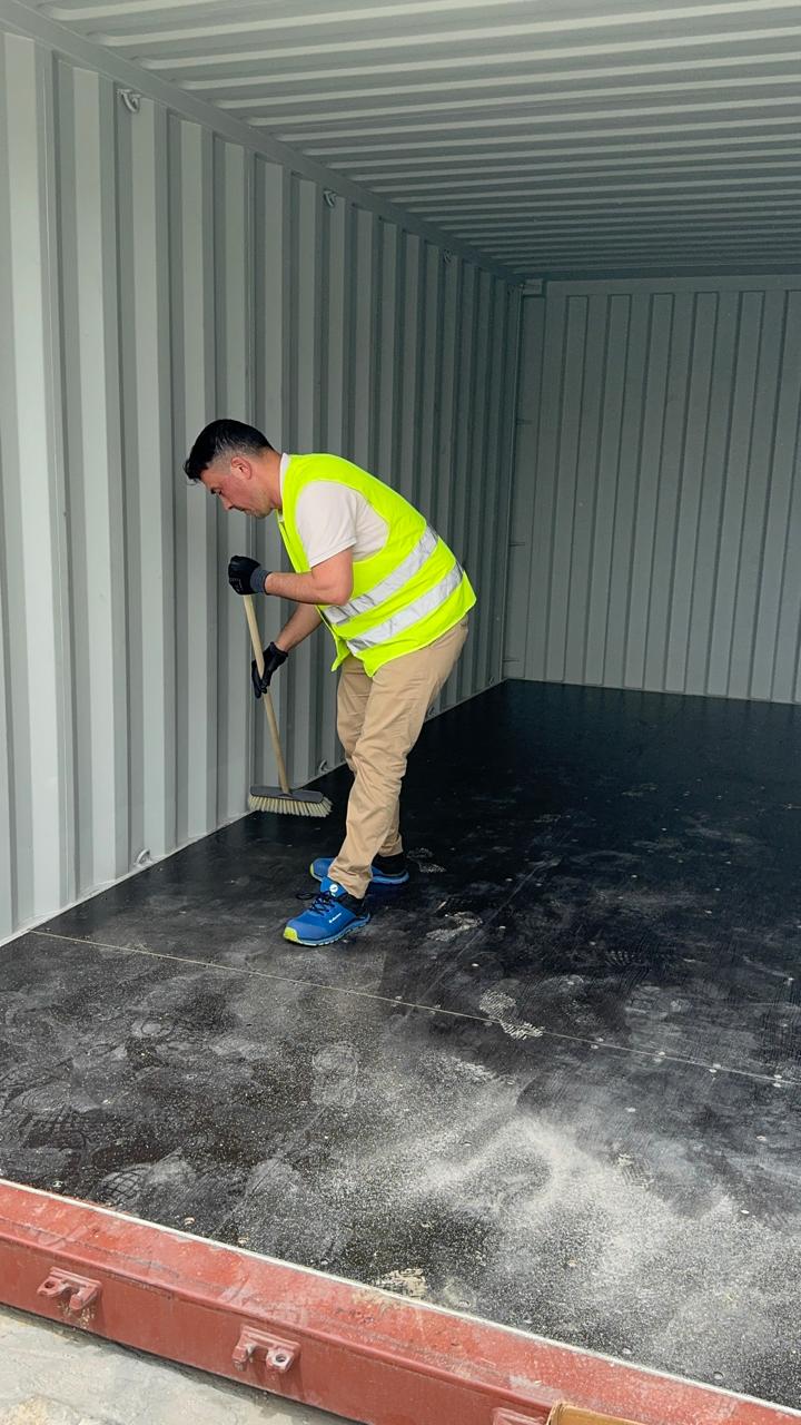 Container cleaning before export loading