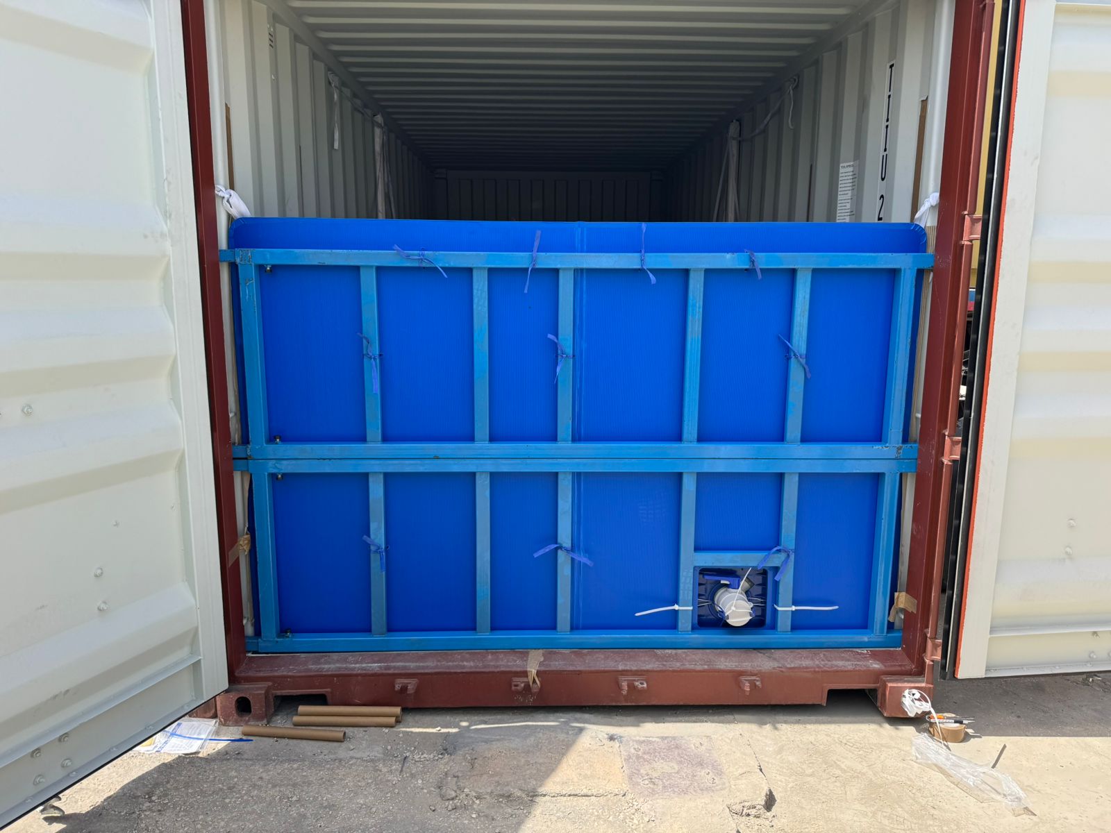Flexitank installed in a container for olive oil export